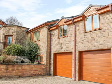 Stonecroft Lodge House in Amber Valley