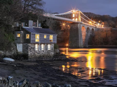 Manadwyn House in Menai Bridge