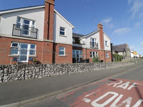 Bay View House in Beach Road