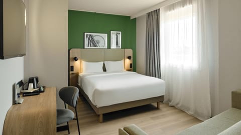 Bed, Photo of the whole room, Bedroom