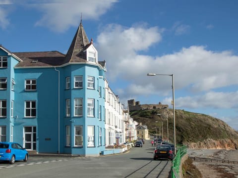 The Towers - Ardudwy House in Criccieth