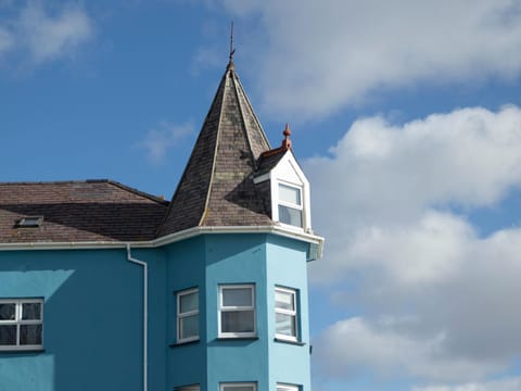 The Towers - Castell House in Criccieth