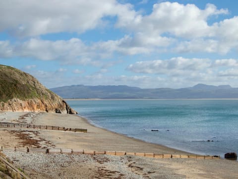 The Towers - Castell House in Criccieth