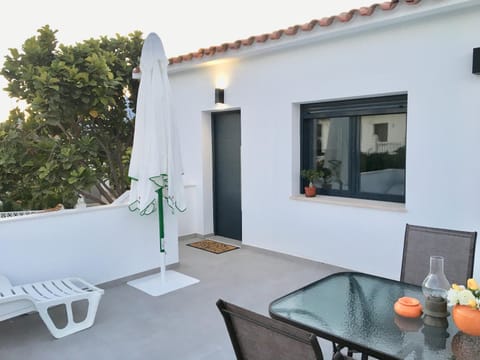 Patio, Facade/entrance, Balcony/Terrace