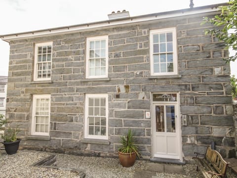 Bwthyn Llechen Apartment in Porthmadog