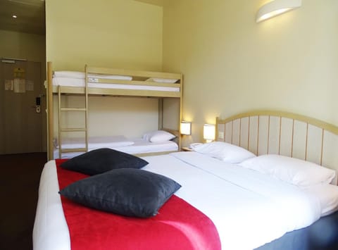 Bed, People, Photo of the whole room, Decorative detail, bunk bed, Family, Family