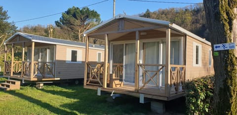 Camping Avec Piscine et Rivière à Tournon sur Rhône Ardèche "Les Foulons" Campground/ 
RV Resort in Provence-Alpes-Côte d'Azur