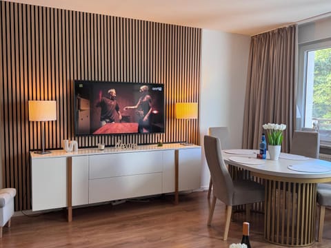 Communal lounge/ TV room, TV and multimedia, Living room, Evening entertainment
