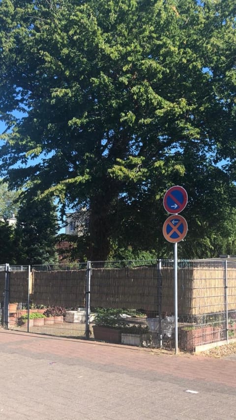 2 Privatzimmer , Dusche /WC nahe Köln Vacation rental in Cologne