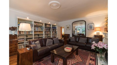 Library, Living room, Seating area