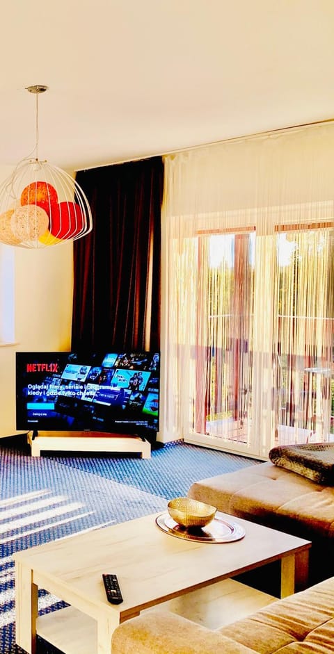 LAS SŁUPSKI PREMIUM BUSINESS APARTMENT NO 7 Wifi Netflix Smart TV50 two bedrooms two very large double beds living room double sofa workplace full pleasure quality of stay Apartment in Pomeranian Voivodeship