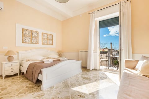 Bed, View (from property/room), Balcony/Terrace, Photo of the whole room, Bedroom, Inner courtyard view, internet, towels