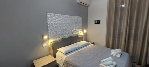 Photo of the whole room, Bedroom, towels, air conditioner