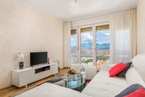 Living room, Seating area, Mountain view