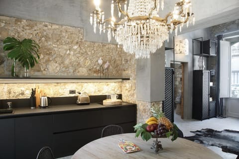 Kitchen or kitchenette, Dining area, stove