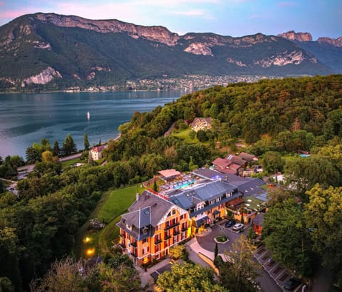 Property building, Natural landscape, Bird's eye view, Lake view