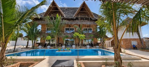 Property building, Patio, Day, Garden, Garden view, Pool view, Swimming pool, sunbed