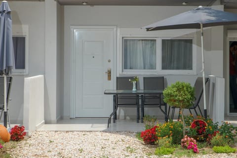 Patio, Facade/entrance