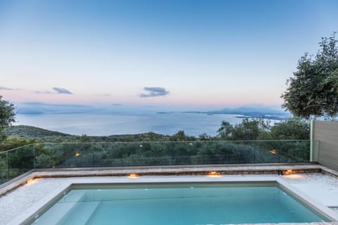 City view, Landmark view, Sea view, Swimming pool, Swimming pool