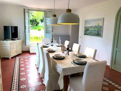 TV and multimedia, Kitchen or kitchenette, Dining area