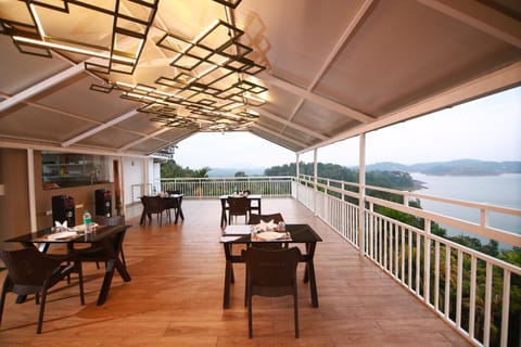 Restaurant/places to eat, Lake view, Mountain view