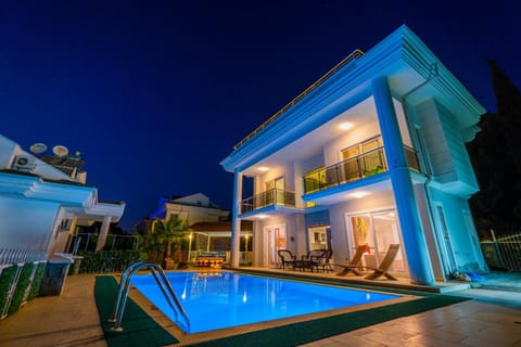 Property building, Night, Swimming pool, Swimming pool