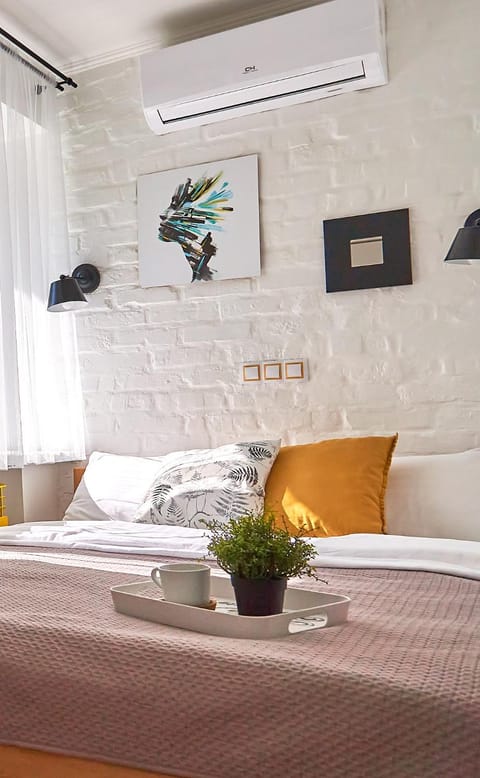 Bed, Bedroom, air conditioner