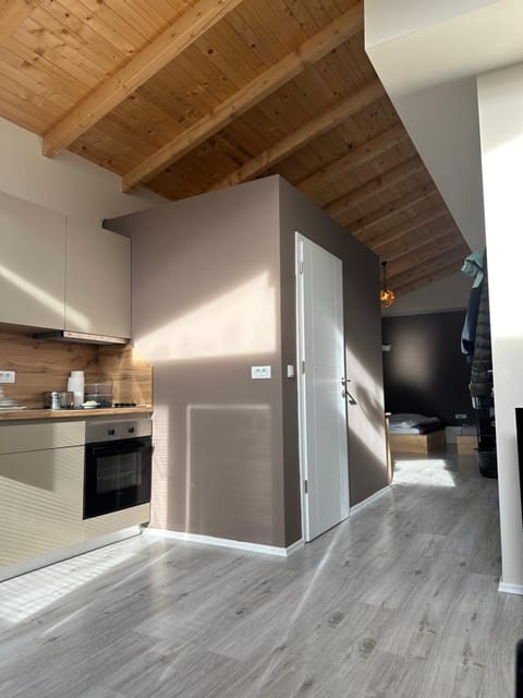 Kitchen or kitchenette, pet friendly, stove