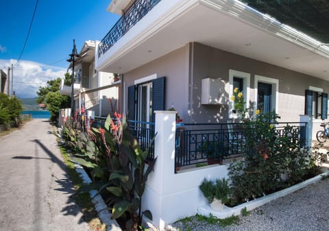 Facade/entrance, Garden, Balcony/Terrace, Balcony/Terrace