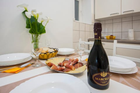 Food and drinks, Food, Lunch, Dinner, Drinks, Alcoholic drinks