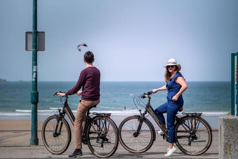 Day, People, Natural landscape, Activities, Beach, Cycling, Guests, Sea view, group of guests, Family