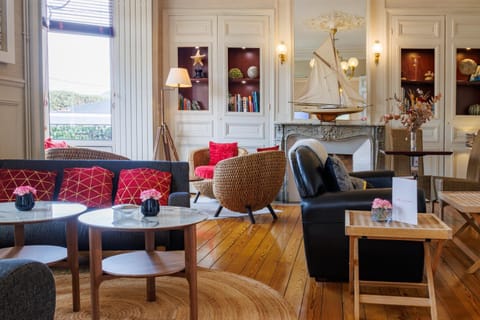 Communal lounge/ TV room, Lounge or bar, Seating area