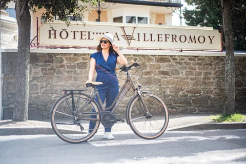 Facade/entrance, Day, People, Property logo or sign, Cycling