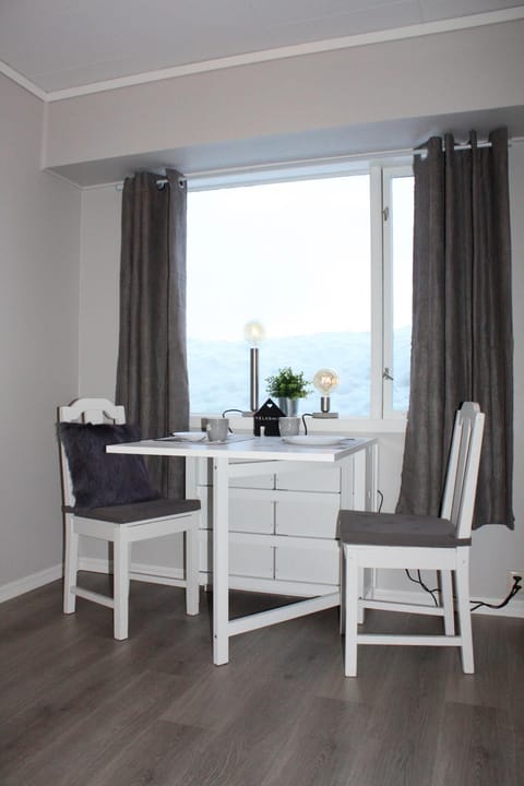 Day, Winter, Fishing, Golfcourse, Skiing, Seating area, Dining area, Canoeing, Hiking, Cycling, On site, Lake view, Mountain view
