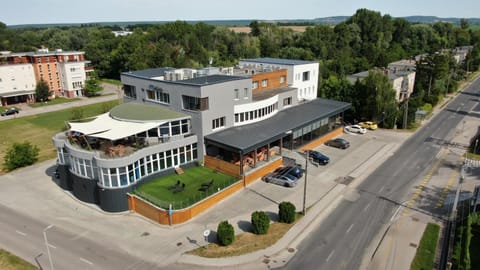 Property building, Day, Street view, Parking
