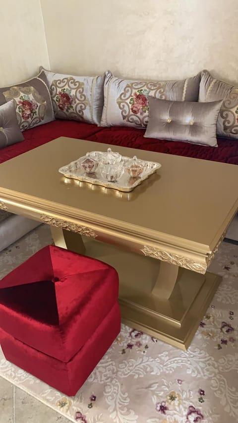Living room, Business facilities, Seating area, Dining area