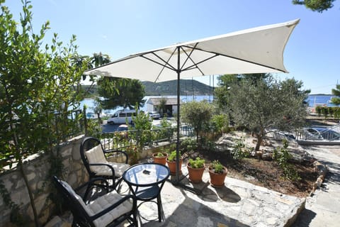 Facade/entrance, Balcony/Terrace
