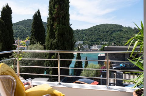 Balcony/Terrace, Balcony/Terrace, Beach, Mountain view, Sea view