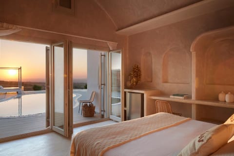 Bed, Natural landscape, View (from property/room), Balcony/Terrace, Photo of the whole room, Bedroom, Pool view, Swimming pool, Sunset, oven, sunbed