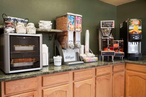 Restaurant/places to eat, Dining area, On site