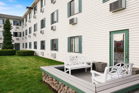 Facade/entrance, Balcony/Terrace