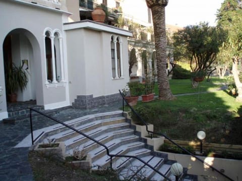 Elegant and Sea View Excelsior Apartment Apartment in Levanto