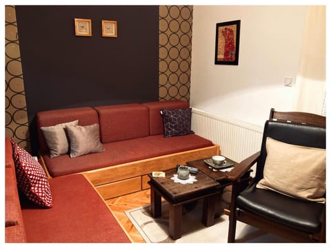 Living room, Seating area