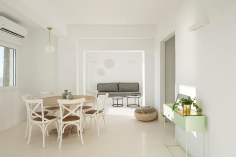 Meltemi Seaside Apartment in Paros, Greece