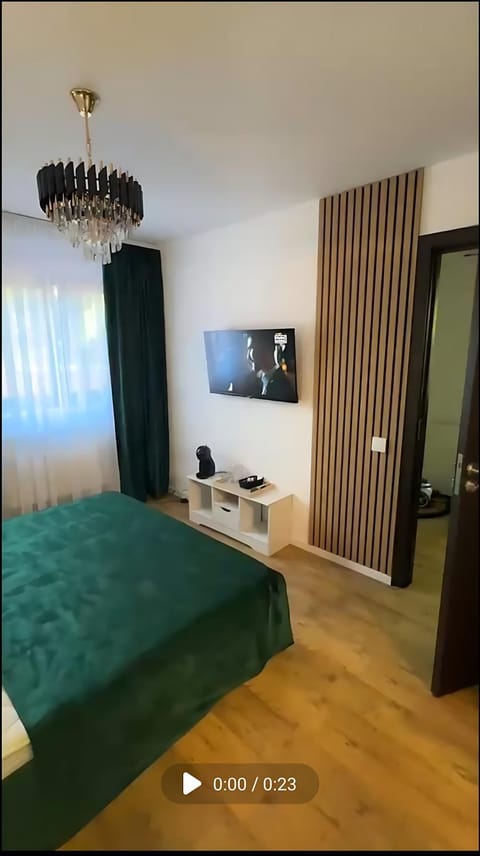 Bed, TV and multimedia, Living room, Photo of the whole room, Seating area, Bedroom