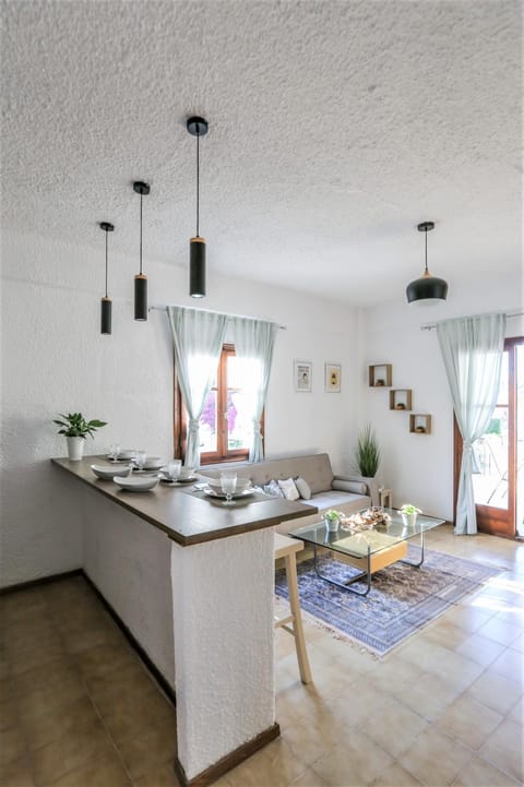 Kitchen or kitchenette, Living room, Seating area