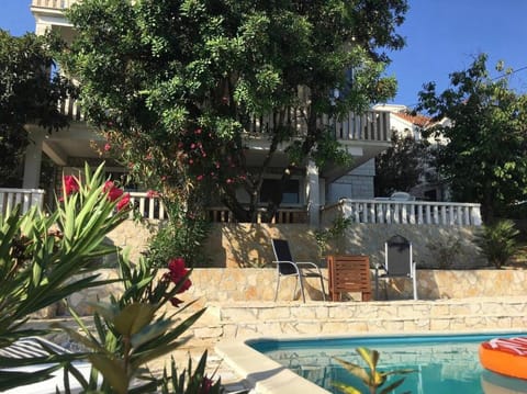 A & A Luxury Guest House Apartment in Okrug Gornji