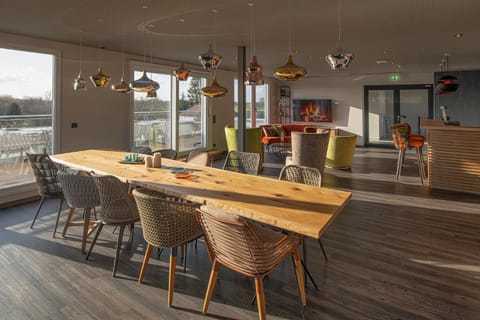 Restaurant/places to eat, Balcony/Terrace, Lobby or reception, Lounge or bar, Dining area