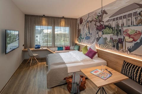 Living room, Seating area, Dining area, Bedroom