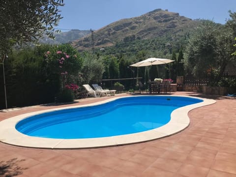 City view, Mountain view, Swimming pool, Swimming pool
